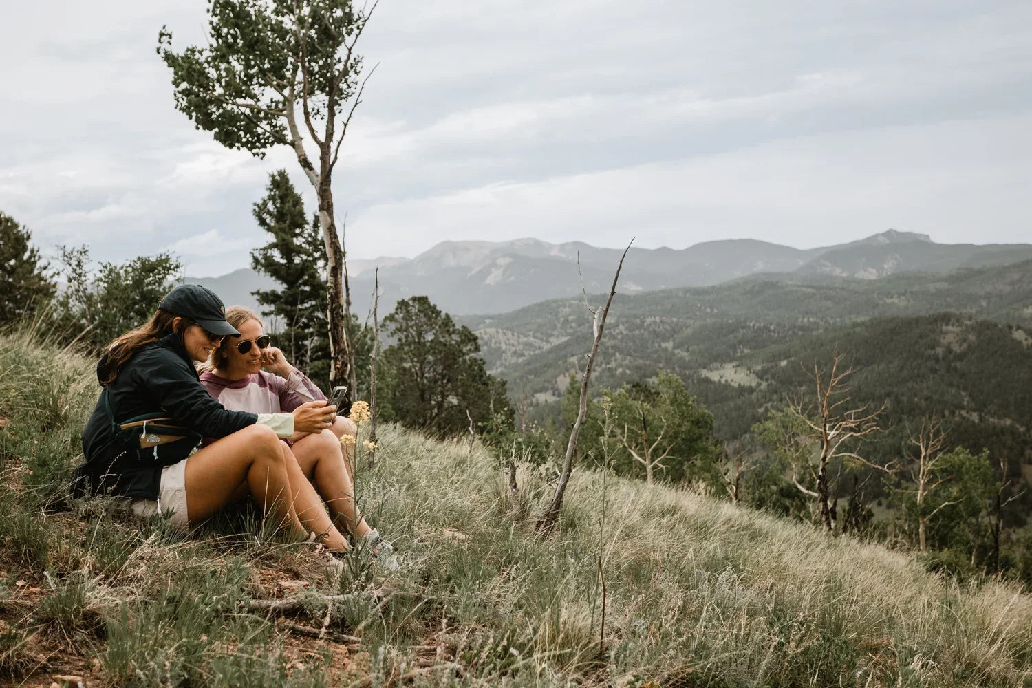 Two guests seated together with wide mountain views