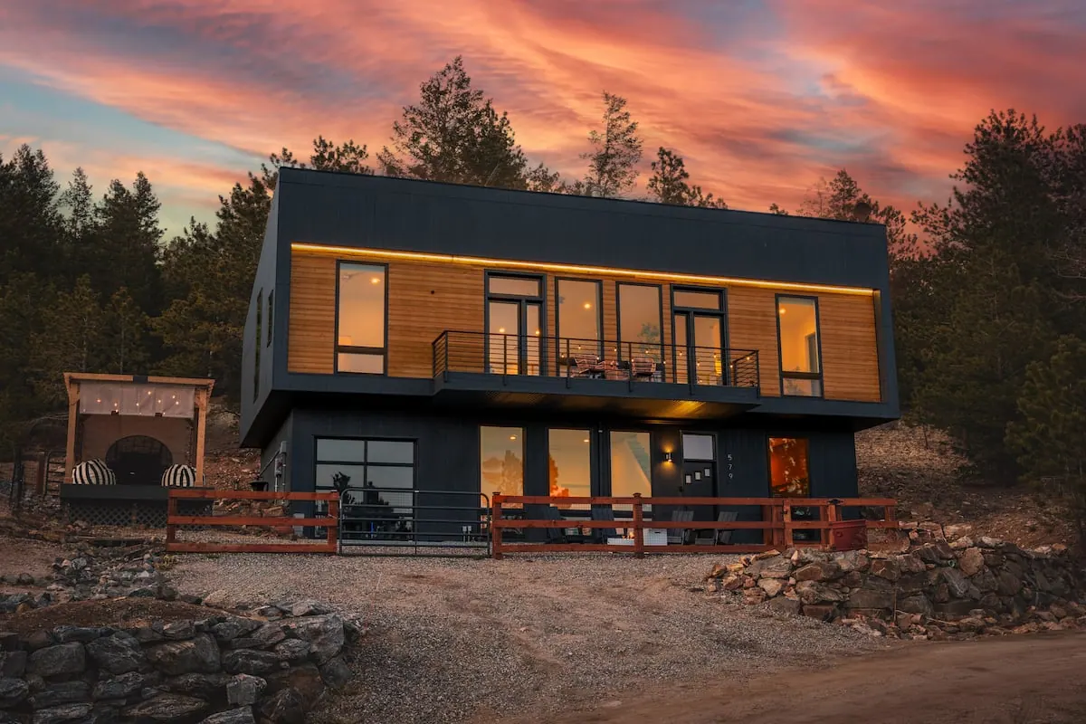Luxury Off-Grid Cabin: 3 Suites, Sauna & Game Room in Central City, CO